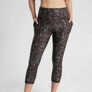 Athleta Lightning City Lights Capri leggings